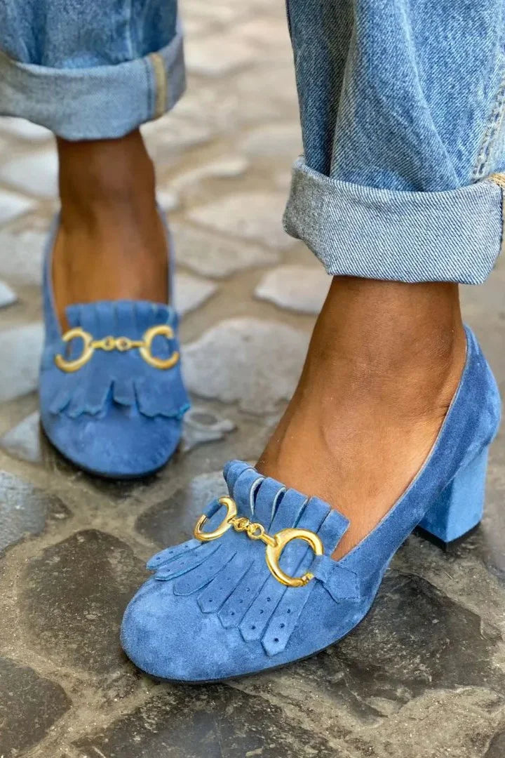 Pumps mit Fransen und goldener Schnalle