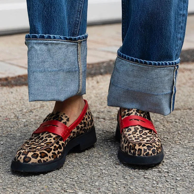 Leoparden-Loafer mit rotem Detail