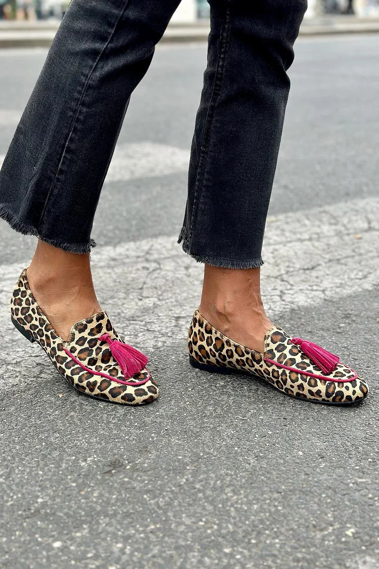 Loafer mit Animal-Print und fuchsiafarbenen Fransen